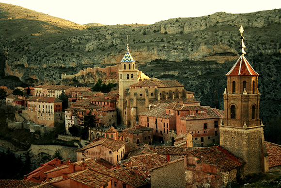 Disfruta de un viaje en autobús a Albarracín
